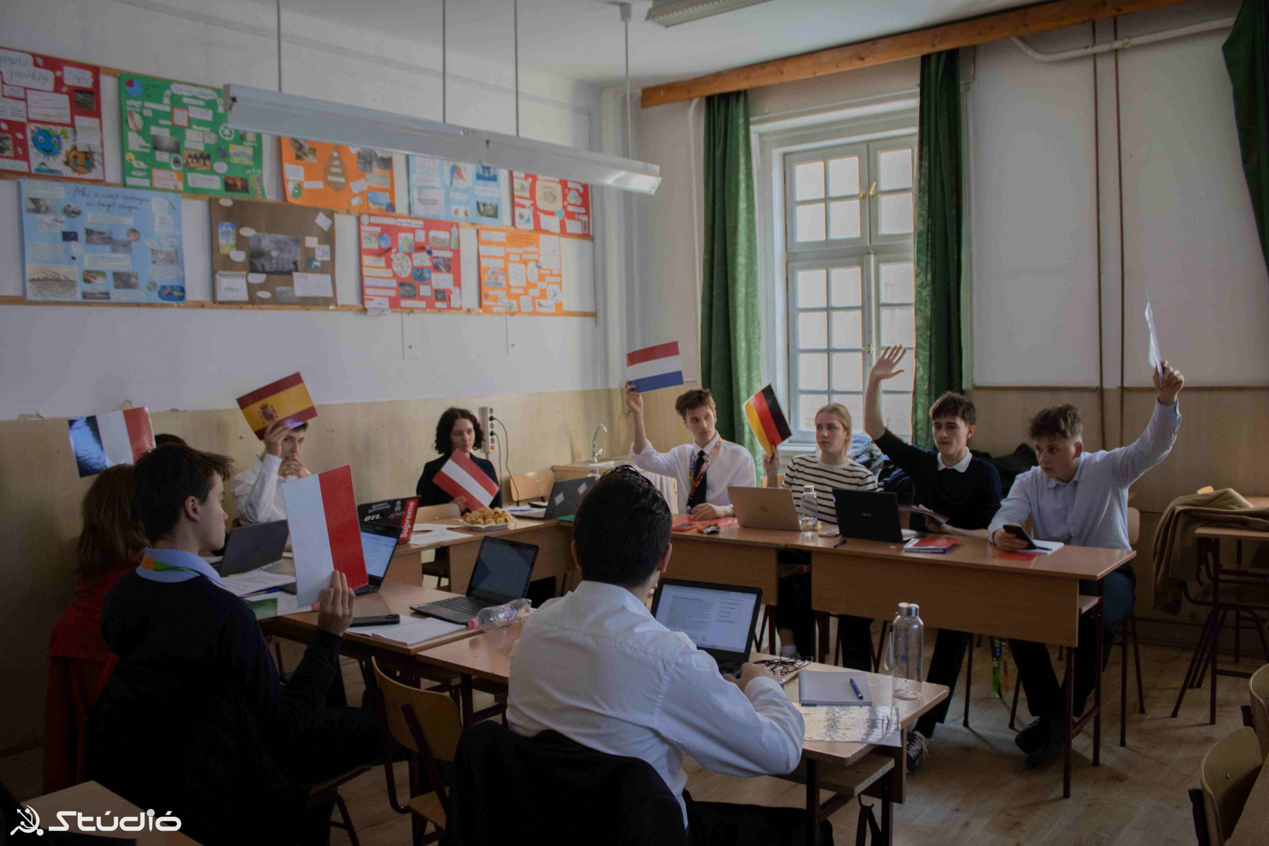 Szakmai egyeztetés és szavazás a LIBE bizottság megbeszélésén.