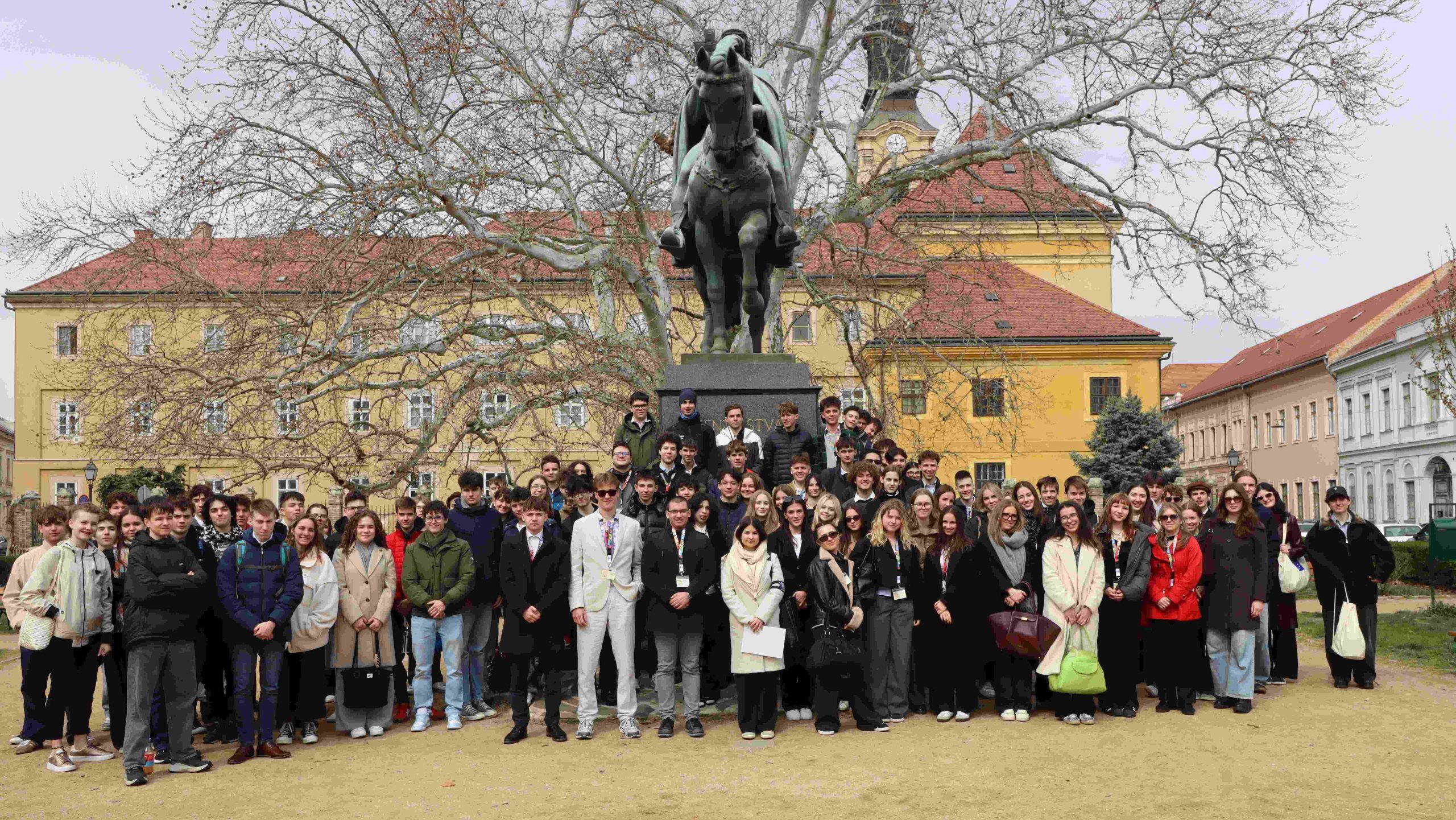 A csapatépítő feladatok révén nemcsak közösséggé formálódott a csapat, baráti kapcsolatok is kialakultak.