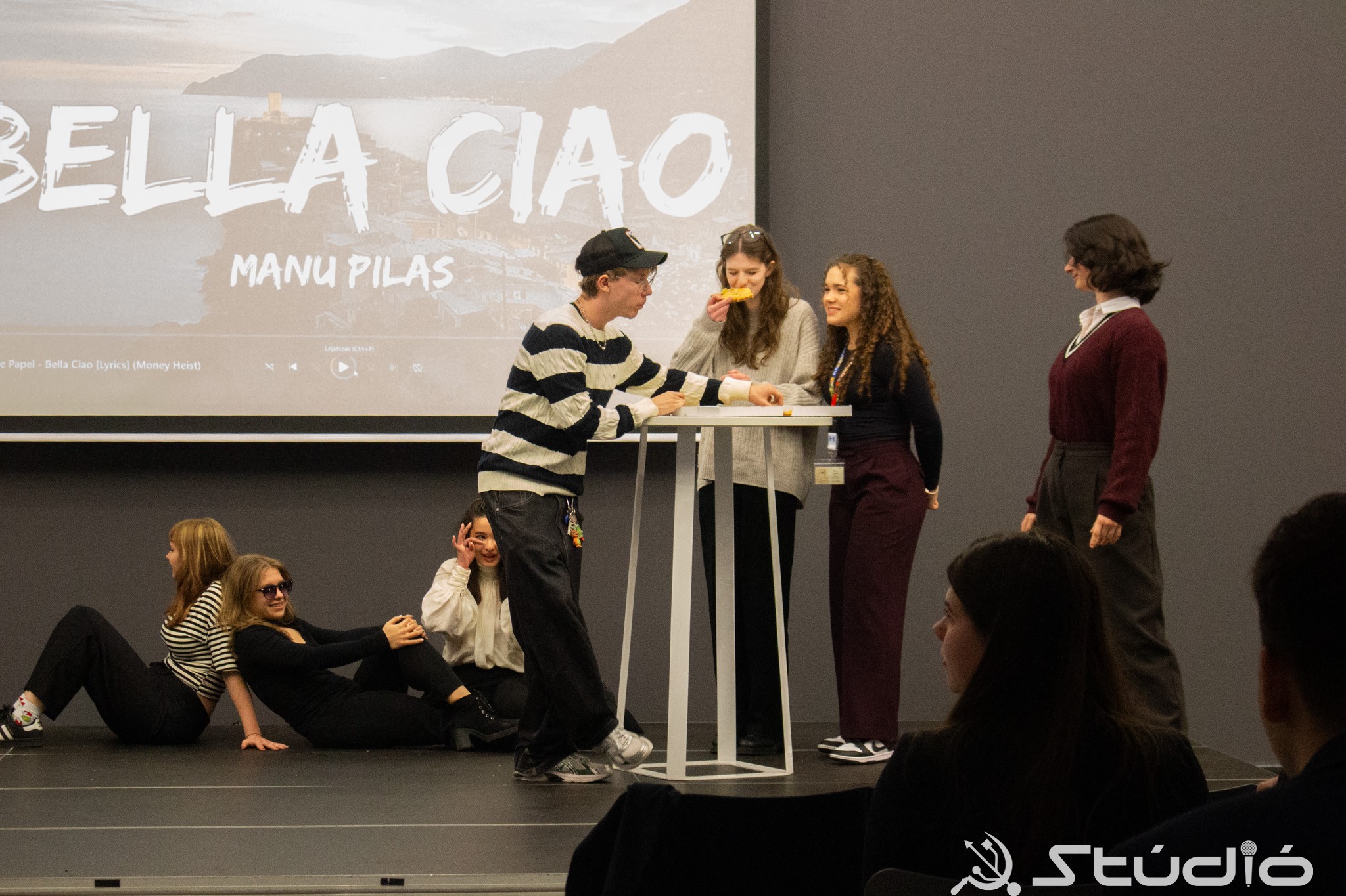 A kulturális esten sokszínű és vidám delegációkat ismerhettünk meg.