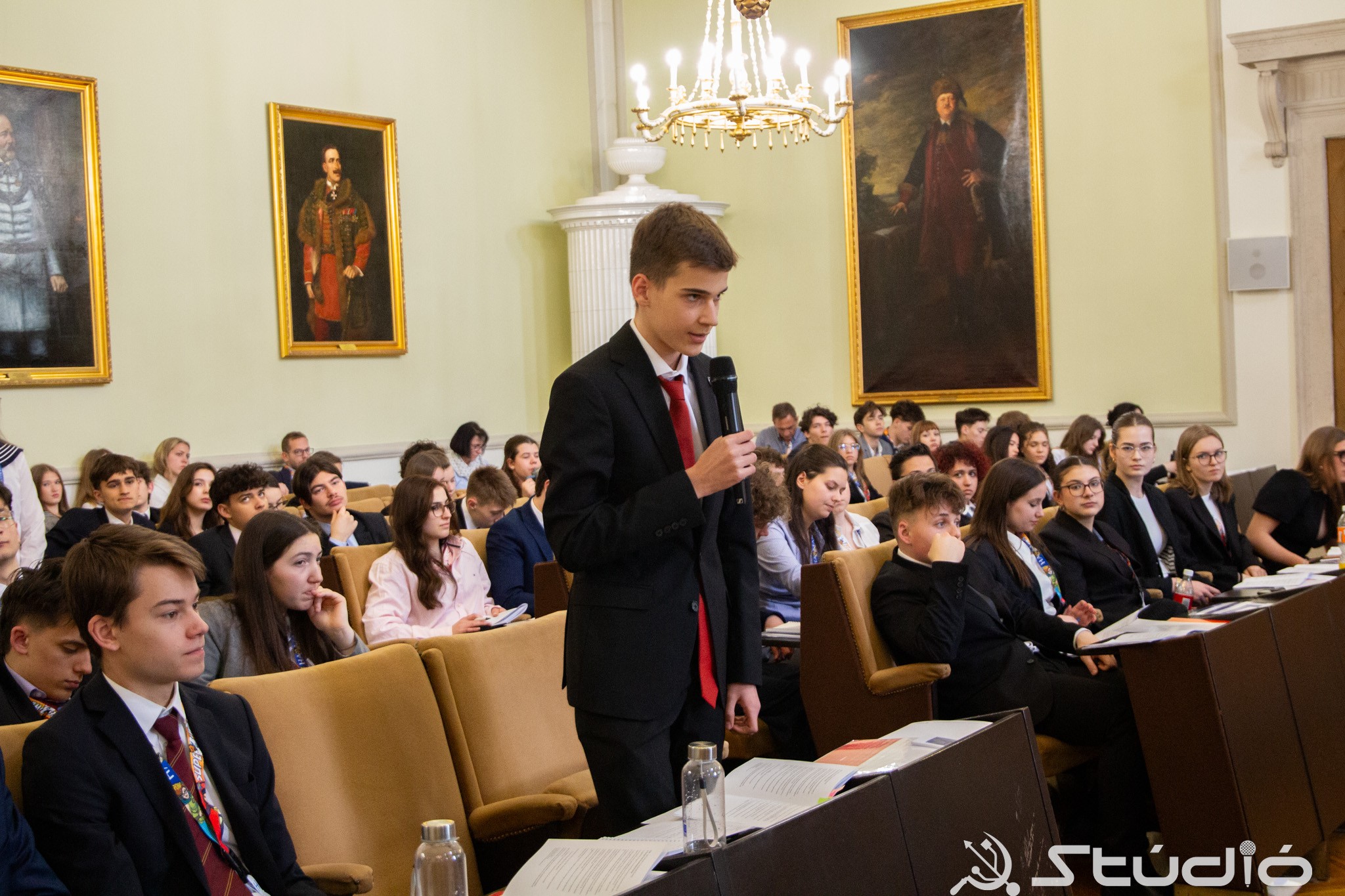 A plenáris a munka megkoronázása.