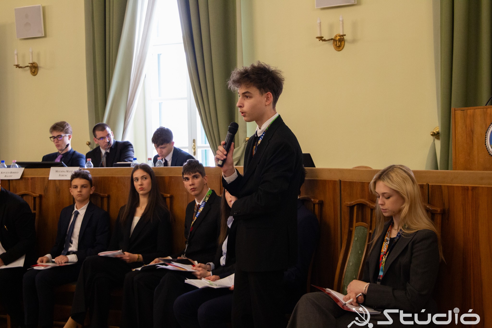 A plenáris a munka megkoronázása.